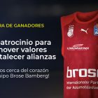 Al lado de la imagen de la camisa roja del equipo, está escrito: CULTURA DE GANADORES, Un patrocinio para promover valores y fortalecer alianzas. ¡Estamos cerca del corazón del equipo Brose Bamberg Básquetbol!